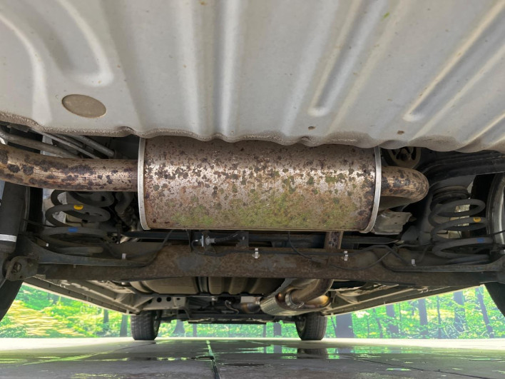 2013 Nissan Serena DAA-HFC26 (UW-6a278437af738)[24]