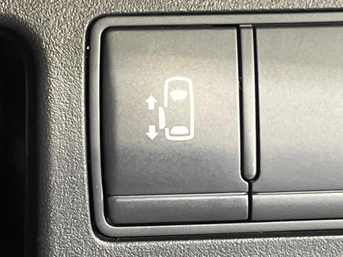 2013 Nissan Serena DAA-HFC26 (UW-6a278437af738)[16]