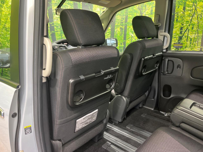 2013 Nissan Serena DAA-HFC26 (UW-6a278437af738)[25]