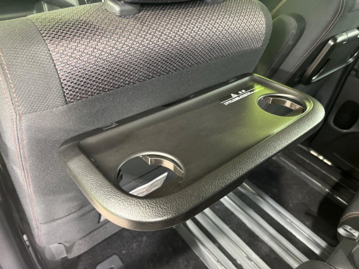 2013 Nissan Serena DAA-HFC26 (UW-6a278437af738)[26]