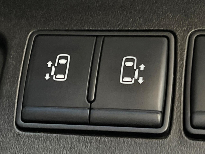 2014 Nissan Serena DAA-HFC26 (UW-6a2784384cf91)[22]