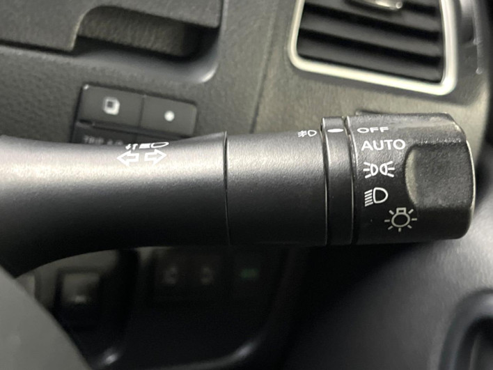 2014 Nissan Serena DAA-HFC26 (UW-6a2784384cf91)[11]