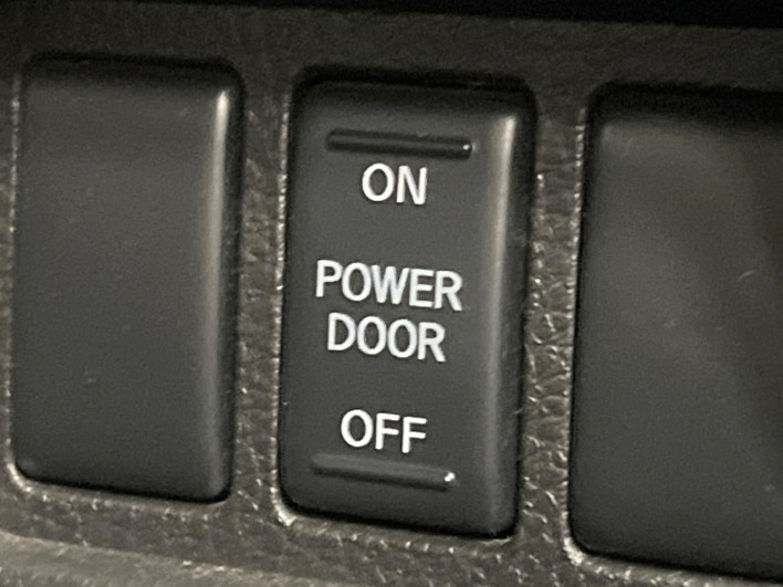 2014 Nissan Serena DAA-HFC26 (UW-6a2784384cf91)[20]