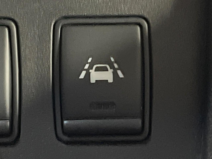 2014 Nissan Serena DAA-HFC26 (UW-6a2784384cf91)[18]