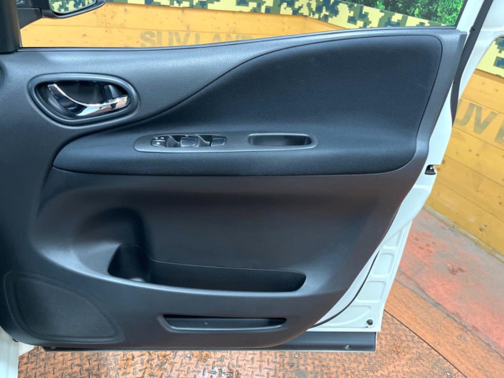 2014 Nissan Serena DAA-HFC26 (UW-6a2784384cf91)[24]