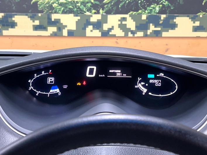 2014 Nissan Serena DAA-HFC26 (UW-6a2784384cf91)[19]