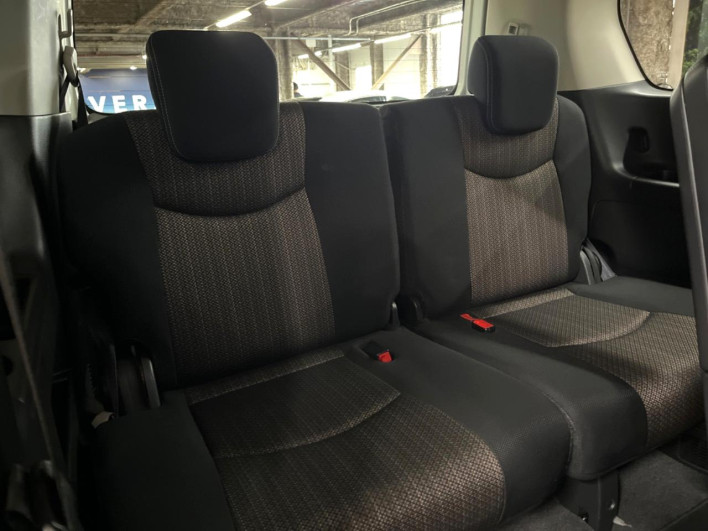 2014 Nissan Serena DAA-HFC26 (UW-6a2784384cf91)[29]