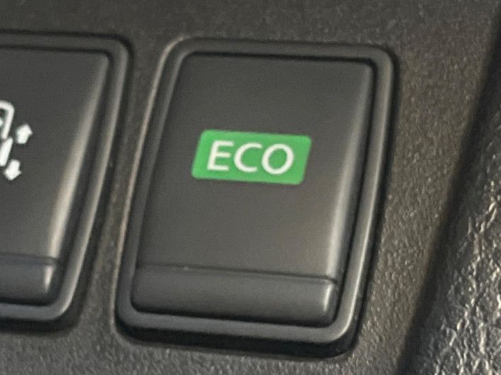 2014 Nissan Serena DAA-HFC26 (UW-6a2784384cf91)[23]