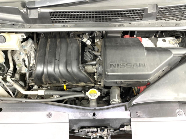 2014 Nissan Serena DAA-HFC26 (UW-6a278438527a2)[18]