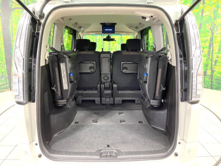 2014 Nissan Serena DAA-HFC26 (UW-6a278438527a2)[29]