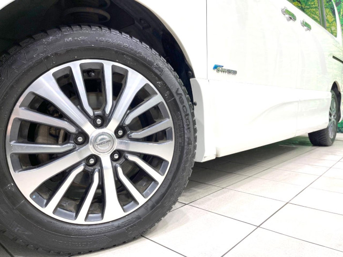 2014 Nissan Serena DAA-HFC26 (UW-6a278438527a2)[12]