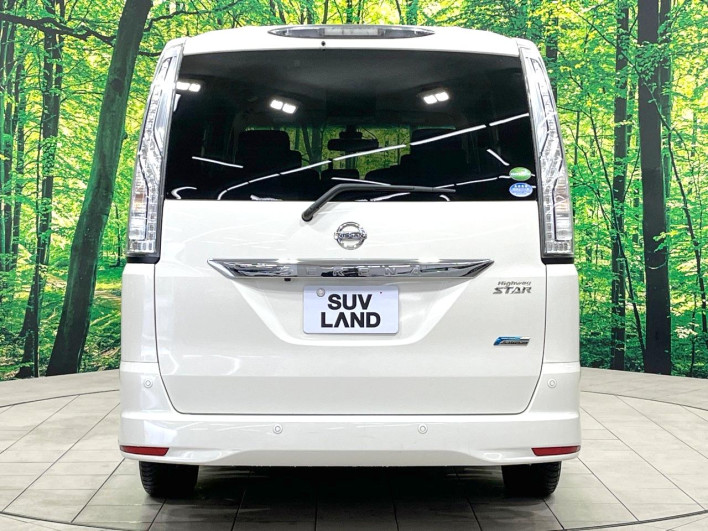 2014 Nissan Serena DAA-HFC26 (UW-6a278438527a2)[4]
