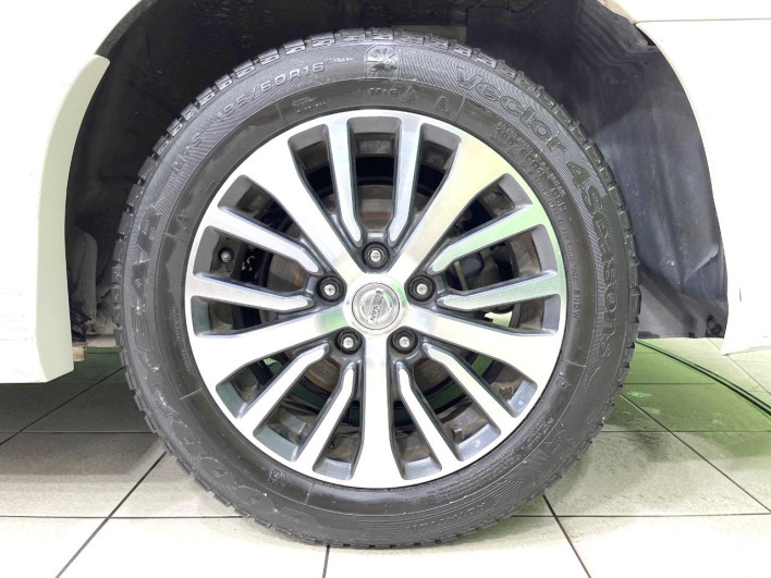 2014 Nissan Serena DAA-HFC26 (UW-6a278438527a2)[13]