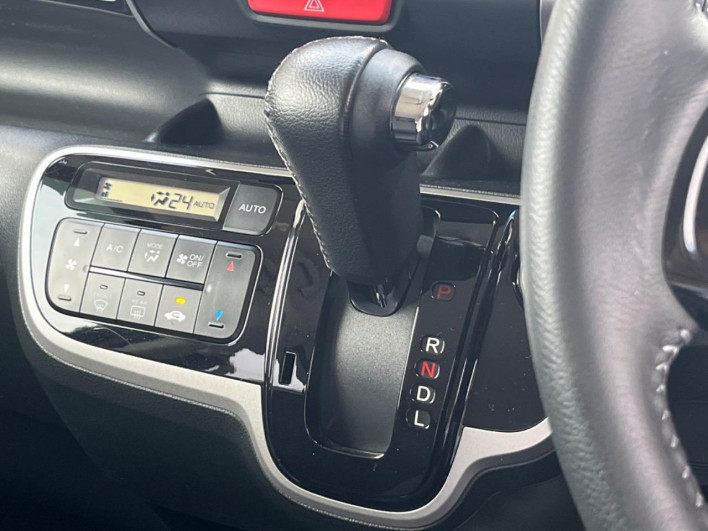 2013 Honda N-BOX CUSTOM DBA-JF1 (UW-6a27844c6c258)[26]