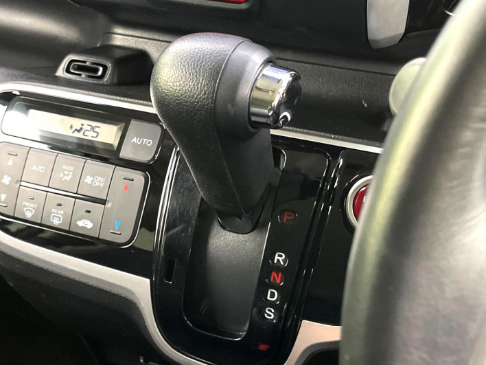 2016 Honda N-BOX CUSTOM DBA-JF1 (UW-6a278451db2bb)[22]