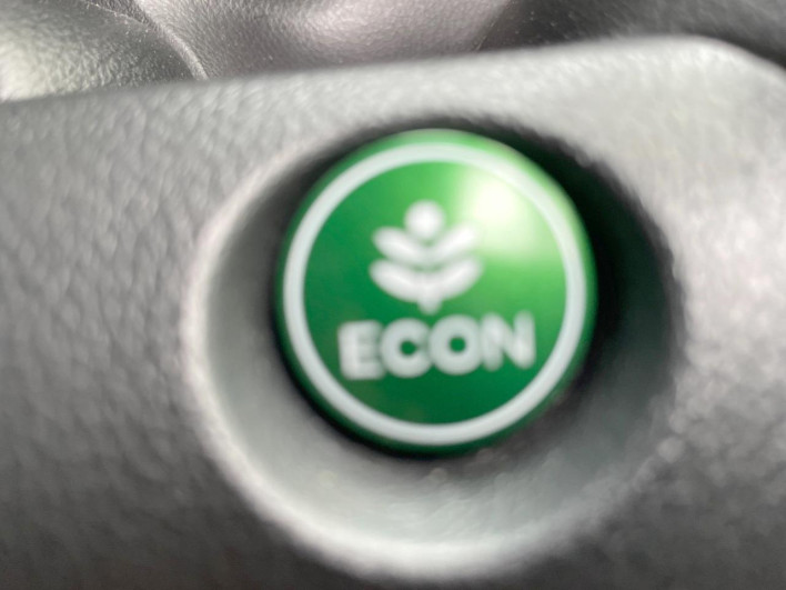 2018 Honda N-BOX Slash DBA-JF1 (UW-6a278452a08b2)[21]