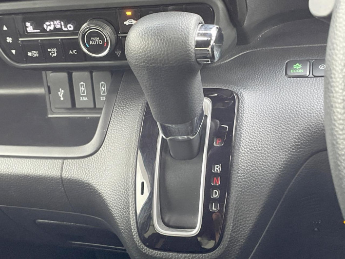 2019 Honda N-BOX CUSTOM 6BA-JF3 (UW-6a278457ee30f)[29]
