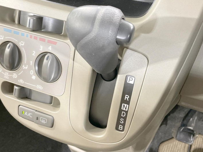 2013 Daihatsu Move DBA-LA110S (UW-6a27848b57bd8)[21]