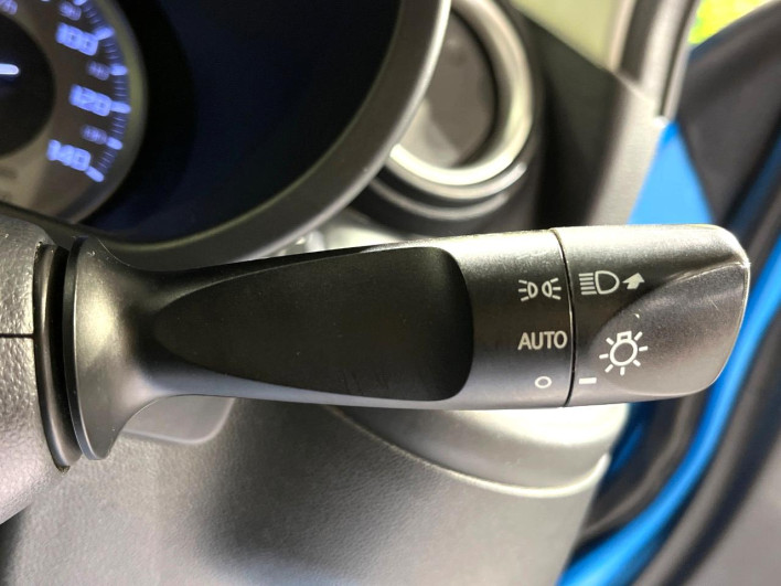 2015 Daihatsu Cast DBA-LA250S (UW-6a2784902d85f)[26]