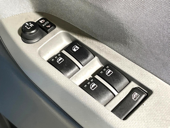2015 Daihatsu Cast DBA-LA250S (UW-6a2784902d85f)[16]