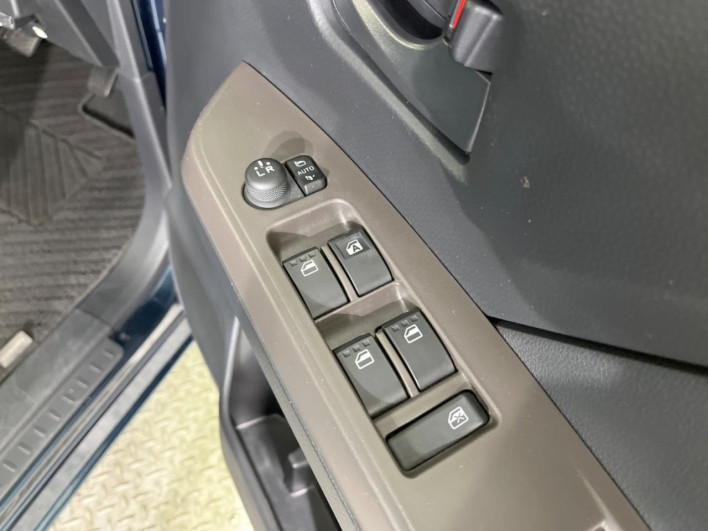 2020 Toyota Roomy 5BA-M900A (UW-6a2784b9b4f29)[21]