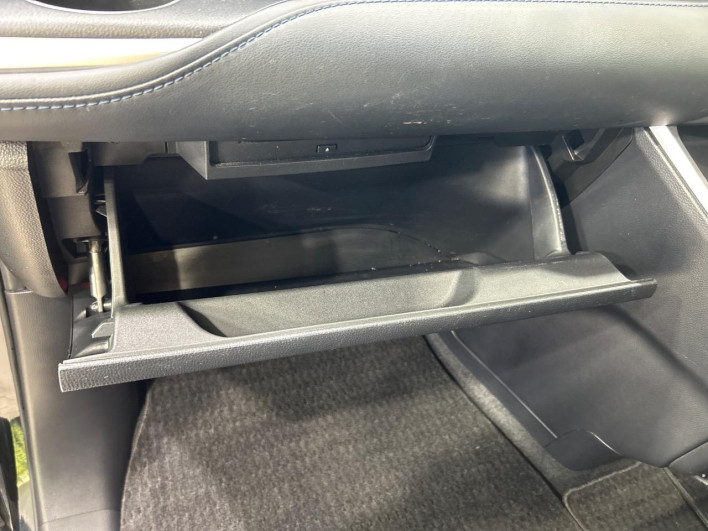 2022 Toyota Voxy 6BA-MZRA90W (UW-6a27852be61ed)[4]