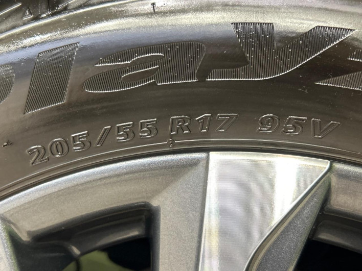 2022 Toyota Voxy 6BA-MZRA90W (UW-6a27852be61ed)[17]