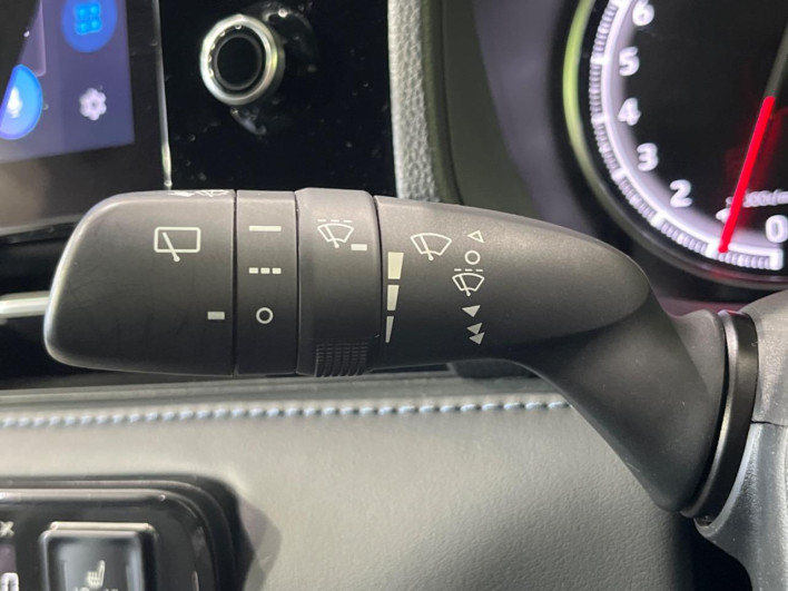 2022 Toyota Voxy 6BA-MZRA90W (UW-6a27852c5391f)[26]
