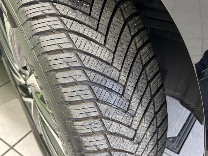 2022 Toyota Voxy 6BA-MZRA90W (UW-6a27852c5391f)[10]