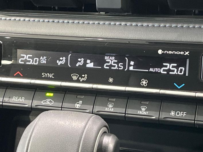 2022 Toyota Voxy 6BA-MZRA90W (UW-6a27852c5391f)[21]