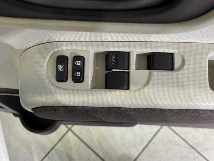 2013 Toyota Porte DBA-NCP141 (UW-6a27853456c76)[17]
