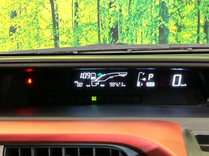 2015 Toyota Aqua DAA-NHP10 (UW-6a27853bb6397)[26]
