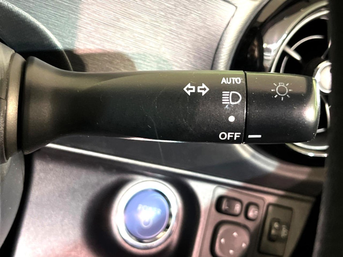2015 Toyota Aqua DAA-NHP10 (UW-6a27853bb6397)[24]