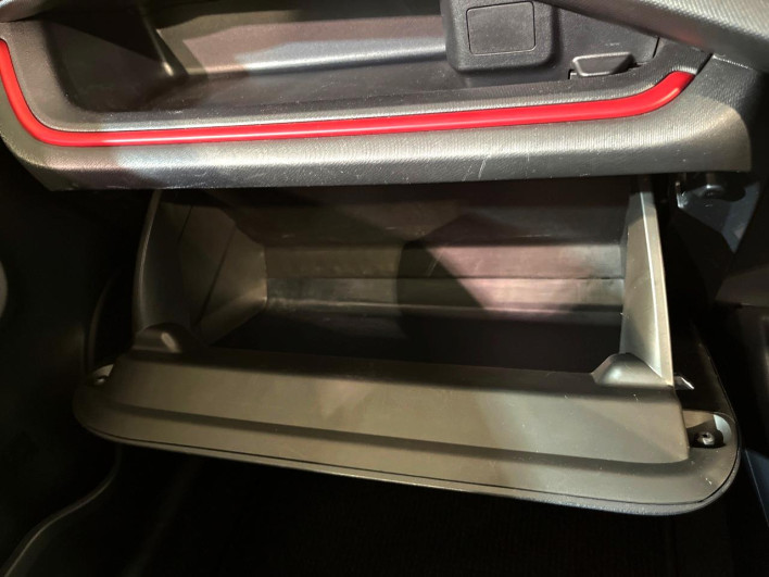 2015 Toyota Aqua DAA-NHP10 (UW-6a27853bb6397)[19]