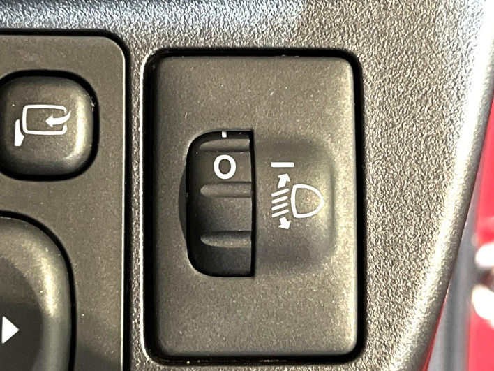 2015 Toyota Aqua DAA-NHP10 (UW-6a27853bb6397)[8]