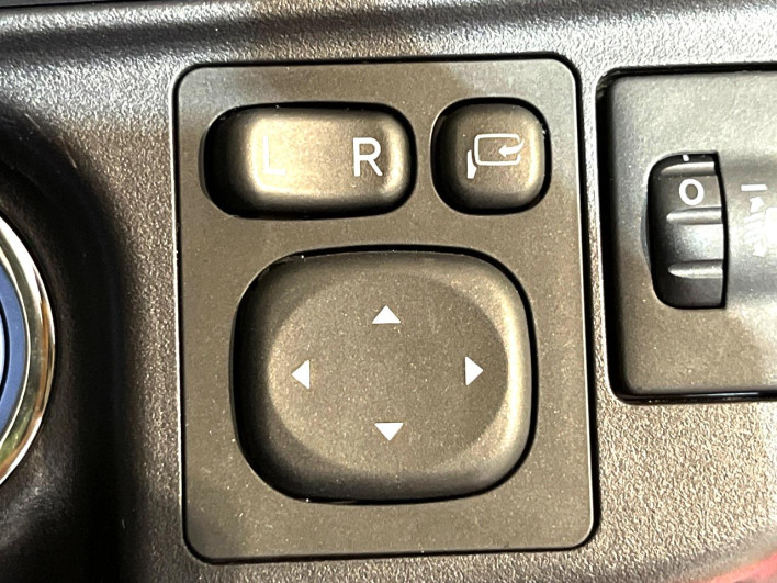 2015 Toyota Aqua DAA-NHP10 (UW-6a27853bb6397)[9]