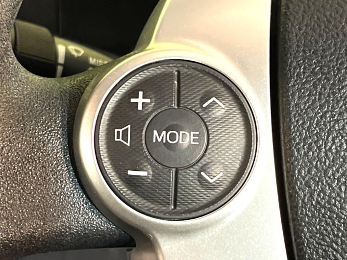 2015 Toyota Aqua DAA-NHP10 (UW-6a27853bb6397)[22]