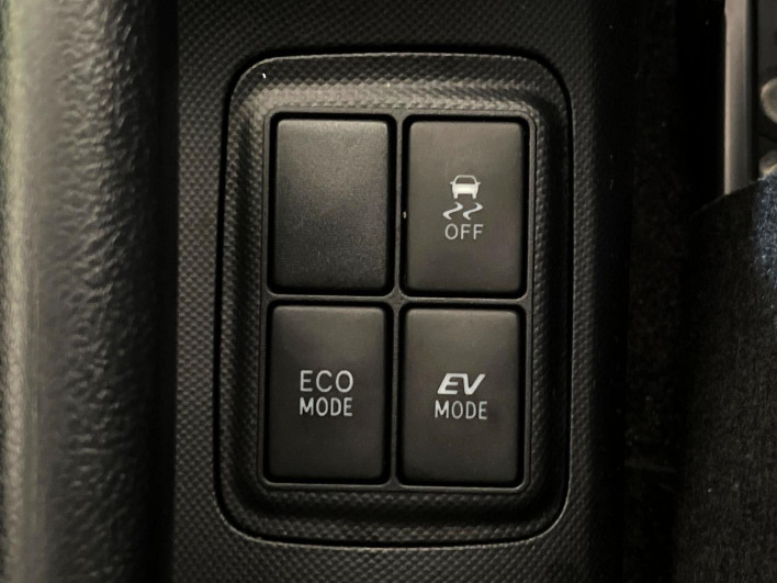 2015 Toyota Aqua DAA-NHP10 (UW-6a27853bb6397)[18]