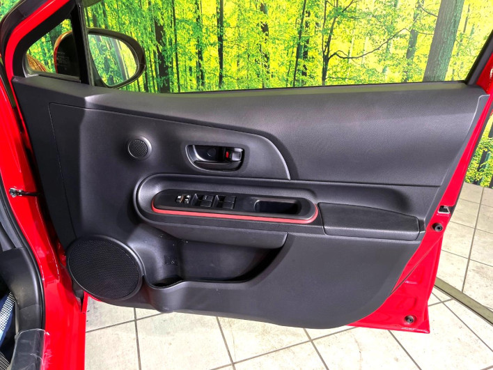 2015 Toyota Aqua DAA-NHP10 (UW-6a27853bb6397)[6]