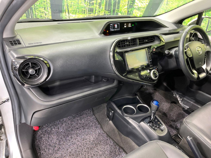 2019 Toyota Aqua DAA-NHP10 (UW-6a27853f367f2)[23]