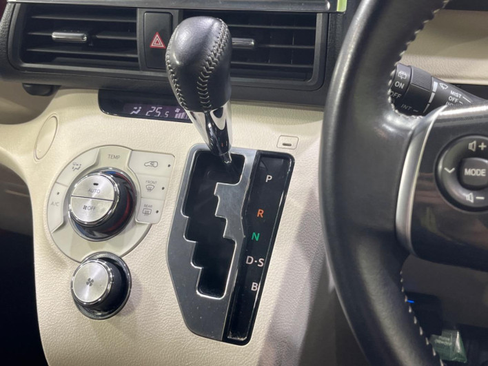 2015 Toyota Sienta DBA-NSP170G (UW-6a278543c1522)[16]