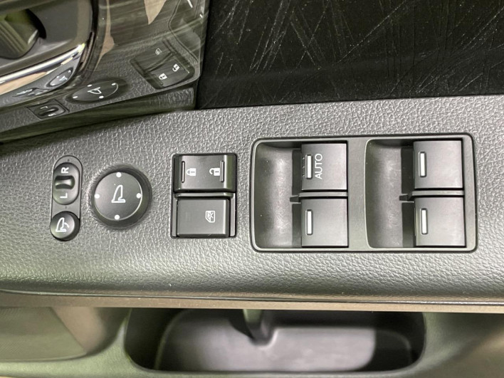 2013 Honda Odyssey DBA-RC1 (UW-6a27855062164)[5]