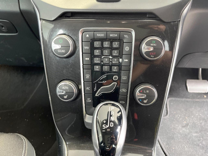 2018 Volvo V40 LDA-MD4204T (UW-6a278590130e0)[15]