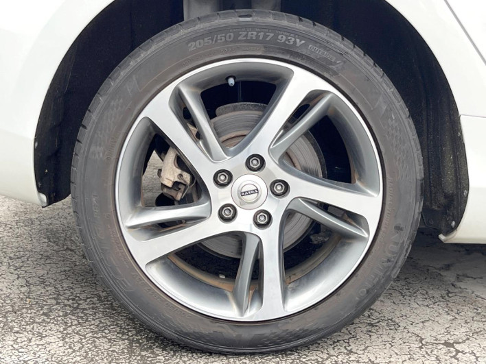 2018 Volvo V40 LDA-MD4204T (UW-6a278590130e0)[8]