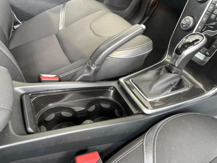 2018 Volvo V40 LDA-MD4204T (UW-6a278590130e0)[13]