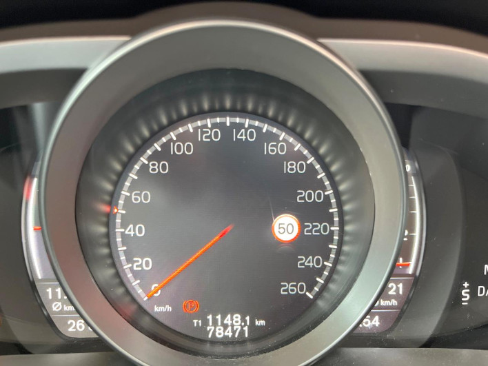 2018 Volvo V40 LDA-MD4204T (UW-6a278590130e0)[2]