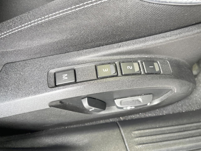 2018 Volvo V40 LDA-MD4204T (UW-6a278590130e0)[7]