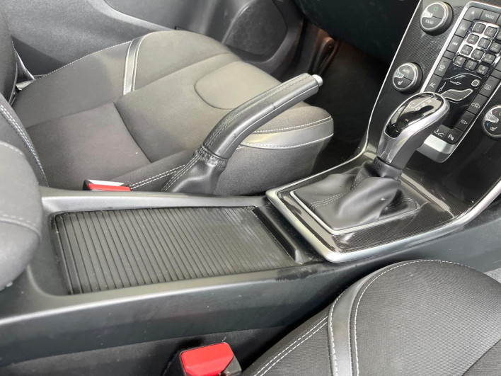 2018 Volvo V40 LDA-MD4204T (UW-6a278590130e0)[12]