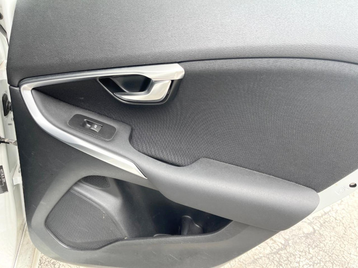 2018 Volvo V40 LDA-MD4204T (UW-6a278590130e0)[6]