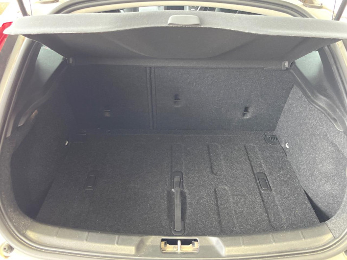 2018 Volvo V40 LDA-MD4204T (UW-6a278590130e0)[25]
